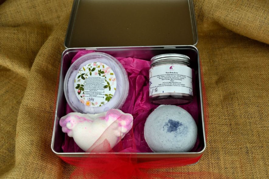 Personalised Gift Set for Mum - Vegan - Whipped Soap, Bath Bombs and Body Butter-2
