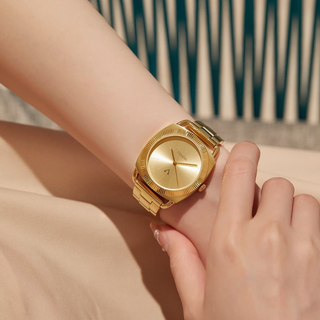TRNDA Women's Gold Stainless Steel Watch, Round Case | TRN-35.8G-1